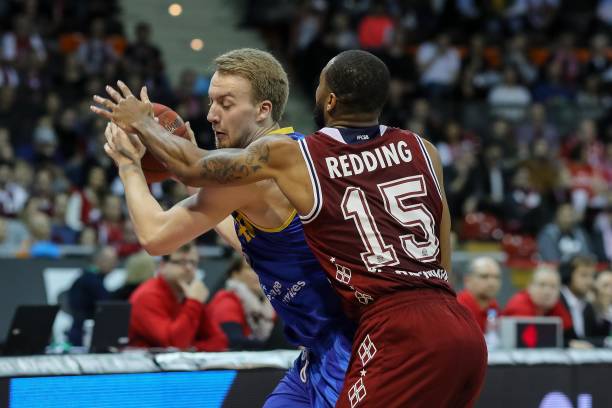 的表现充满 的表现充满